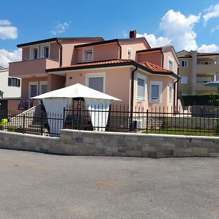 Studio Apartman Dezire Buje Kültér fotó