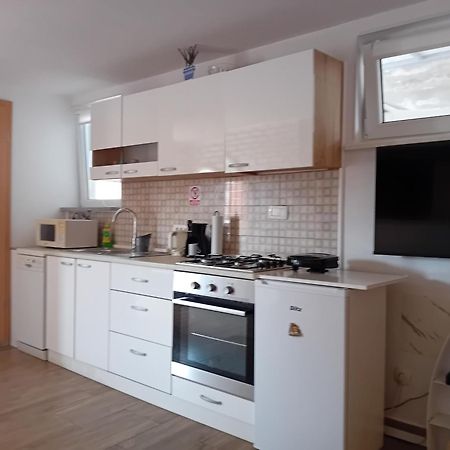 Studio Apartman Dezire Buje Kültér fotó