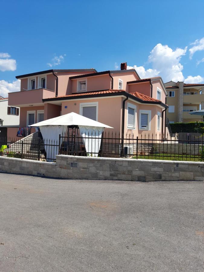 Studio Apartman Dezire Buje Kültér fotó